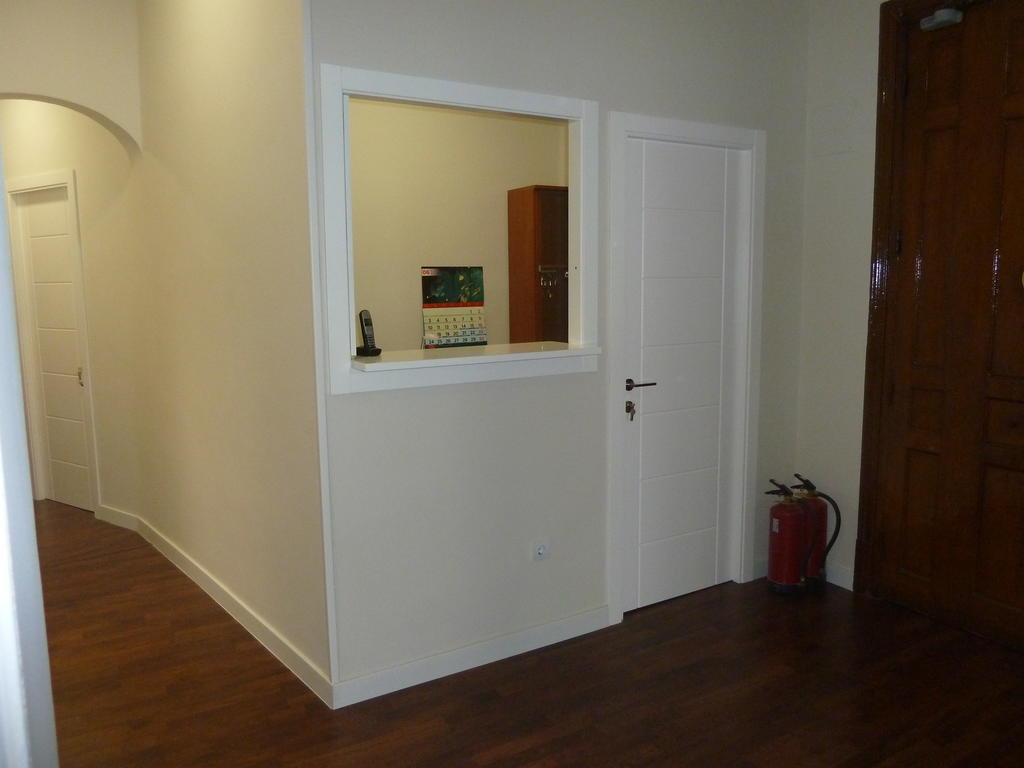 Hostal Mayor Мадрид Екстериор снимка