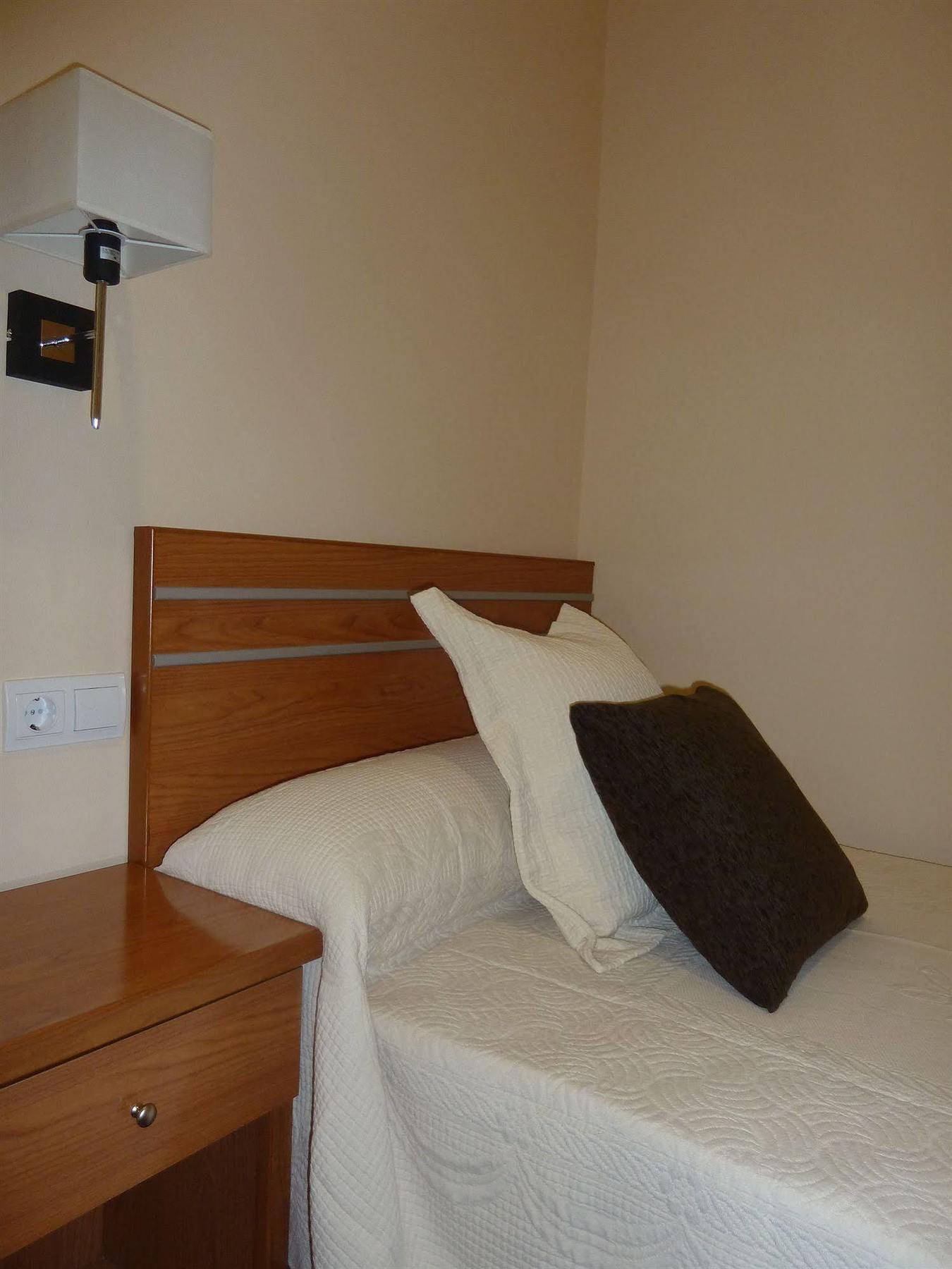 Hostal Mayor Мадрид Екстериор снимка