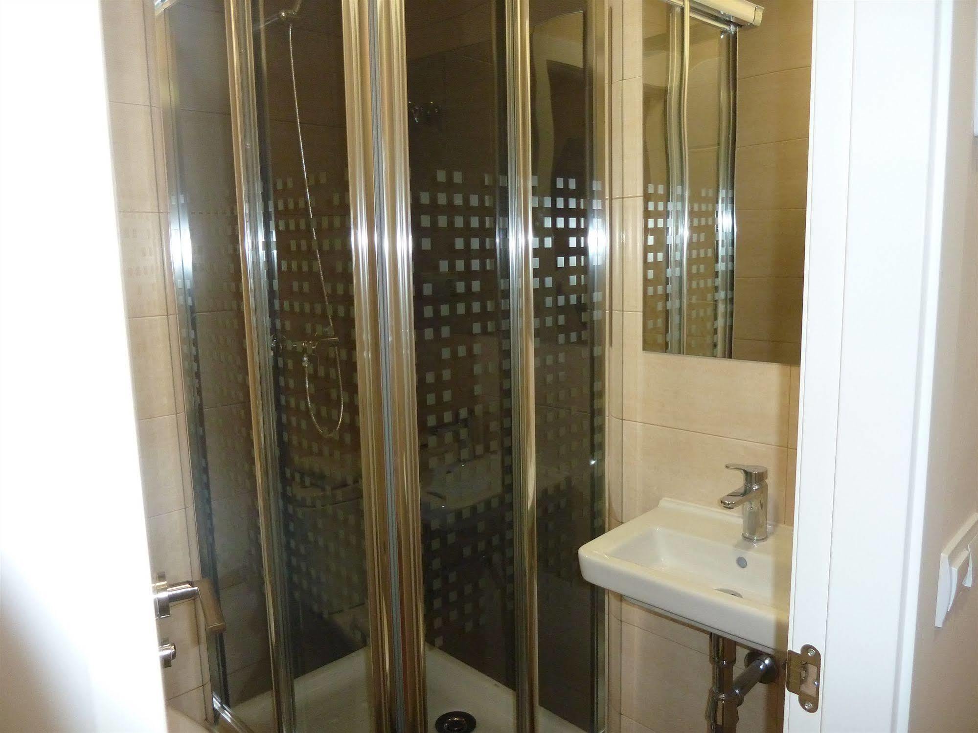 Hostal Mayor Мадрид Екстериор снимка