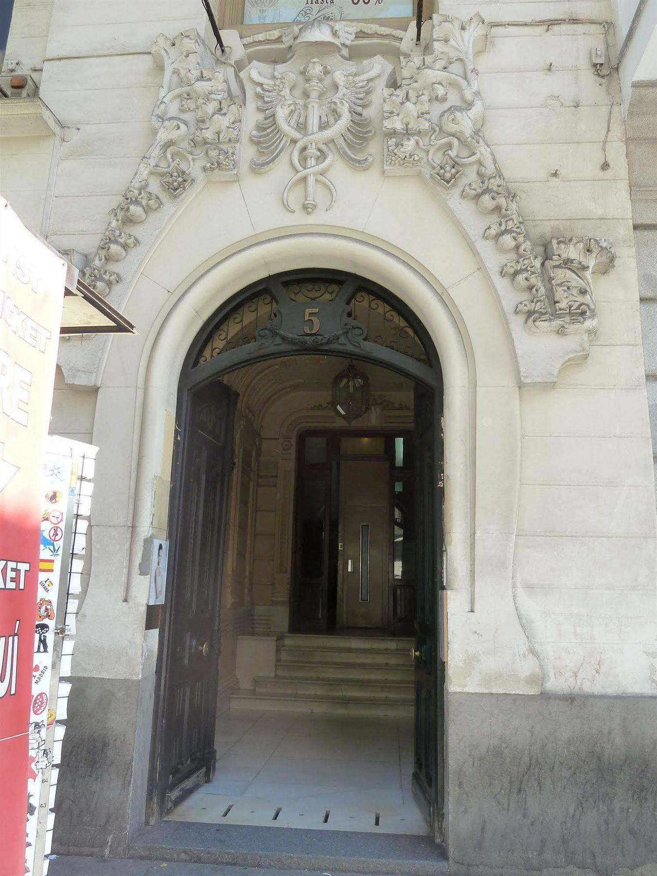 Hostal Mayor Мадрид Екстериор снимка