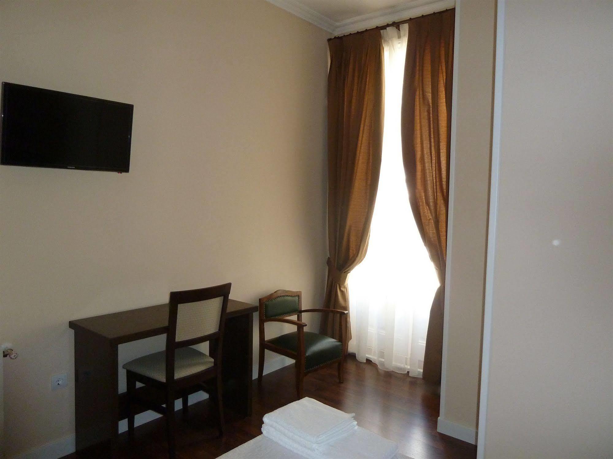 Hostal Mayor Мадрид Екстериор снимка